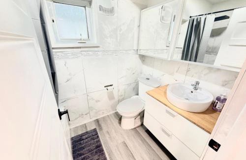 New Toronto Apartment | Etobicoke Escape