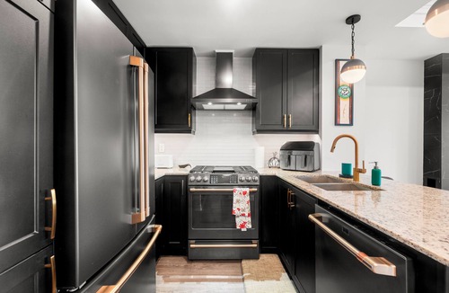 Long Branch Apartment | Etobicoke Suites