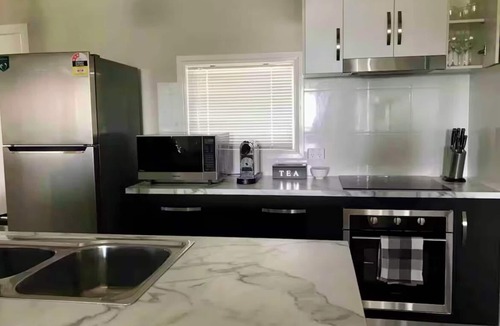 East Toowoomba Cottage | Eton Cottage: Central Boutique Stay