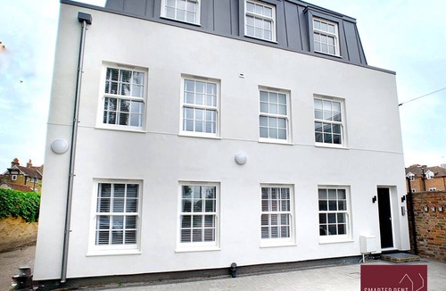 Eton Apartment | Eton, Windsor - 1 Bedroom Flat - With Parking