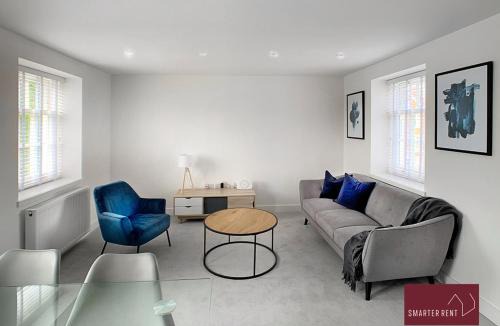 Eton Apartment | Eton Windsor - 2 Bedroom Flat - With Parking