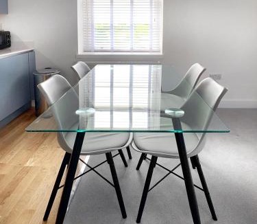 Eton Apartment | Eton Windsor - 2 Bedroom Flat - With Parking