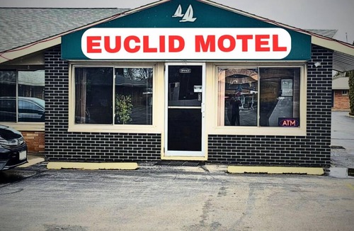 Bay City Hotel | Euclid Motel