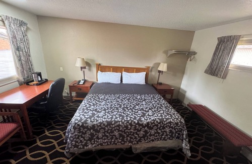 Bay City Hotel | Euclid Motel