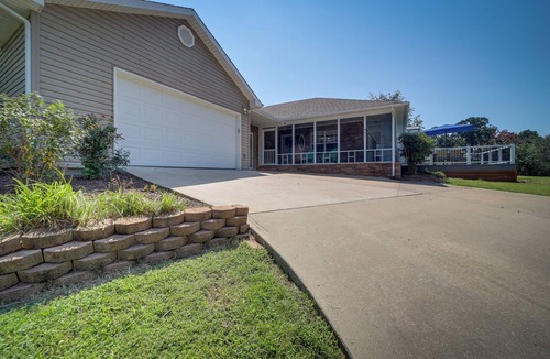 Eufaula Cottage | Eufaula Oasis w/Screened Porch: Unwind in Style!