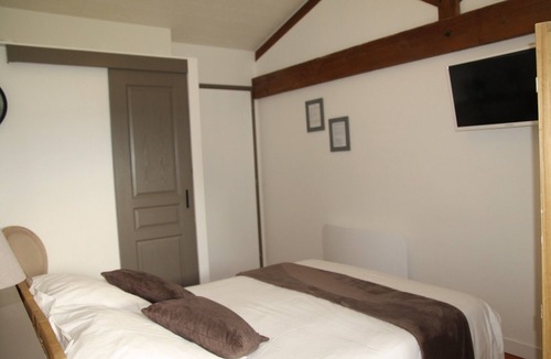 Sevremont Bed & Breakfast | Eugénie - Aux Charmes d’Antan Guest Room with Shared Pool, Terrace & Wi-Fi
