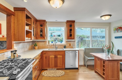 Cal Young House | Eugene - Close to everything by RedAwning