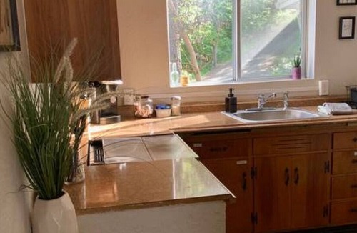 Eugene Cottage | Eugene Cottage: Nature, Wineries, and UofO