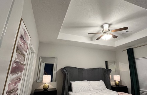 New Caney House | Euqinartnub Nivre