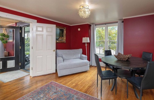 Eureka Springs Historic District Cottage | Eureka Springs 3 Bed - Teacup Cottage