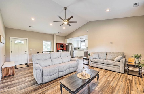 Berryville House | Eureka Springs Area Home w/Porch, Grill!