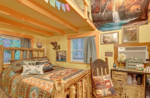 Eureka Springs Cabin | Eureka Springs Cabin: Gas Grill + Lake Access!