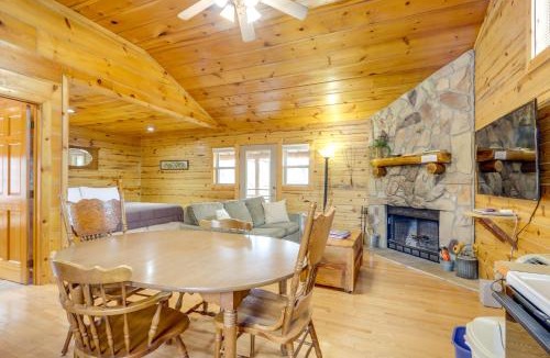 Eureka Springs House | Eureka Springs Cabin on 9+ Acres: Community Perks!