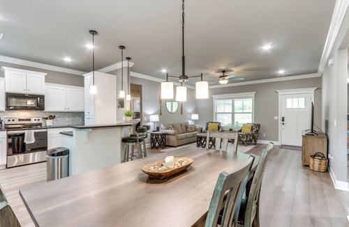 Holiday Island House | Eureka Springs Family Home - 1/2 Mi to Marina!