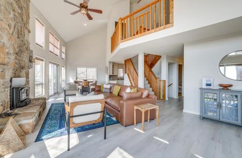 Eureka Springs House | Eureka Springs Gem: 2 Decks, Mtn + Lake Views