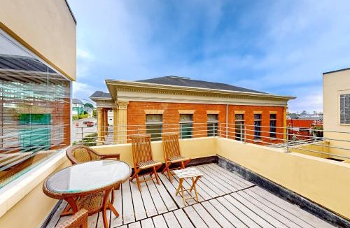 Downtown Apartment | Eureka Theatre Apartment