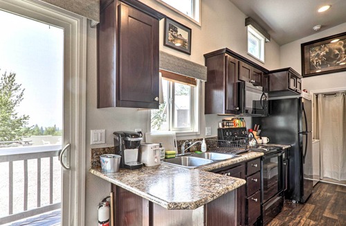 Eureka House | Eureka Tiny Home w/Hot Tub & Community Beach!