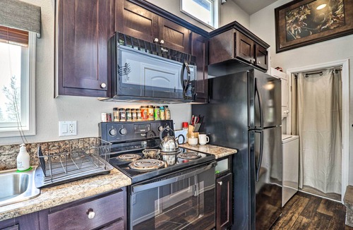 Eureka House | Eureka Tiny Home w/Hot Tub & Community Beach!