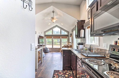 Eureka House | Eureka Tiny Home w/Hot Tub & Community Beach!
