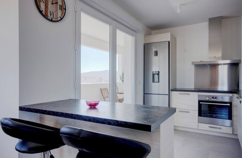 Les Crottes House | EUROMED 2 - Grand T3 avec 2 balcons, Parking, Conc