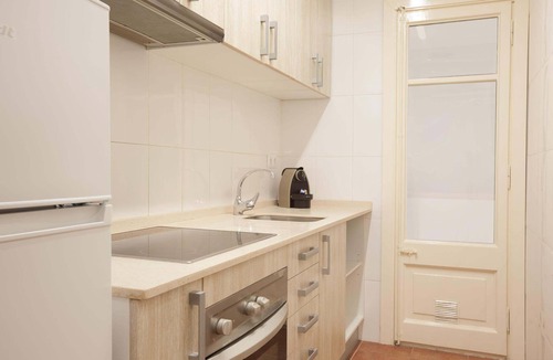 El Port Apartment | Europa Fira Apartment 33