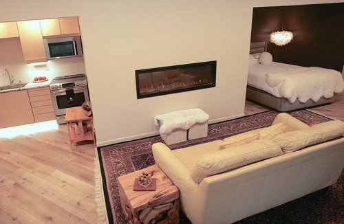 Doe Run Cabin | European Lakeside Oasis on 100+ Acres