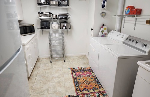 Brookline House | EV CHARGER ● ECLECTIC ● 3 BDRM ● 3 BATH ● PATIO ▪︎ GARAGE ▪︎ MIN TO DNTWN
