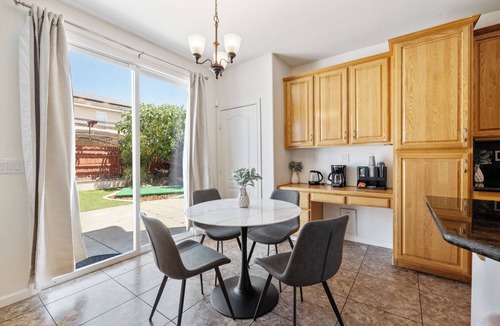 Elk Grove House | EV Fast Charger 5BD Amazing Home