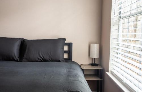 New Castle House | EV-Friendly- 15 Mins to Downtown