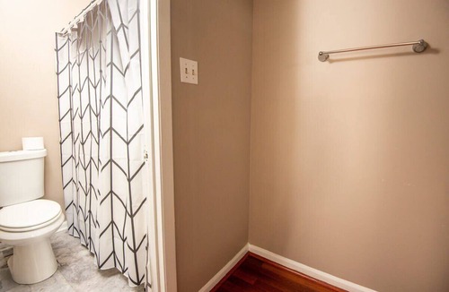 New Castle House | EV-Friendly- 15 Mins to Downtown!