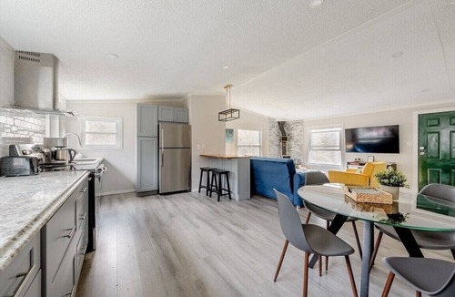 Livingston Manor Cottage | EV Modern Cozy Waterfront Cottage with Fireplace