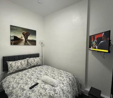 Gorton House | Eva lodges