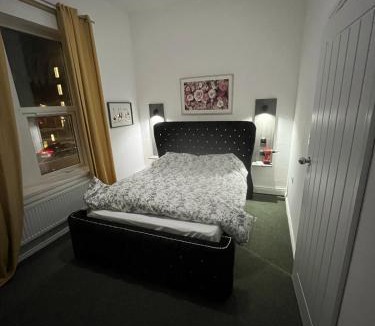 Gorton House | Eva lodges