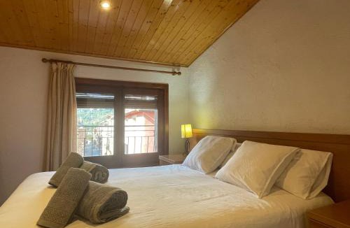 Prades Apartment | EVA & TRAVEL - CAL MARCEL - Habitacion