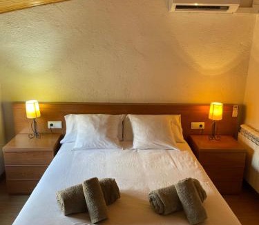 Prades Apartment | EVA & TRAVEL - CAL MARCEL - Habitacion