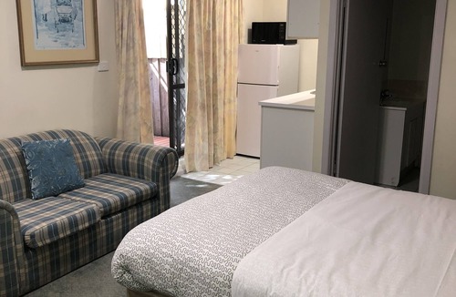 Malvern East Hotel | Evancourt Motel