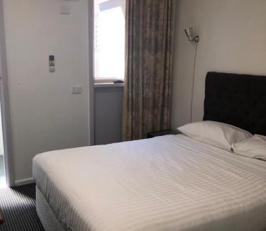 Malvern East Hotel | Evancourt Motel Malvern East