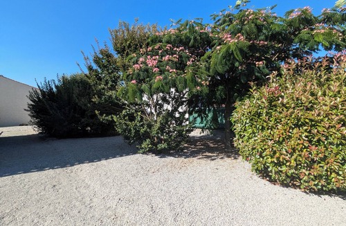 Angles House | Evann's Myle Roze