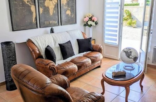 Angles House | Evann's Myle Roze