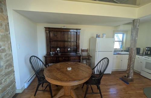 Pauline House | Evans Getaway