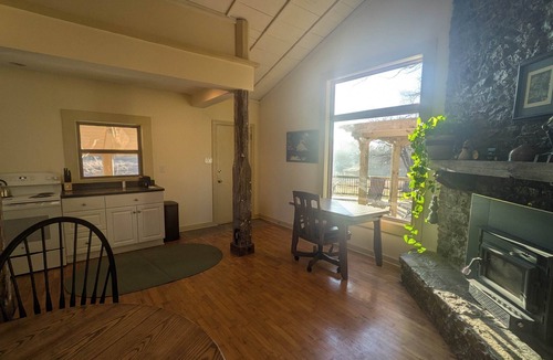 Pauline House | Evans Getaway