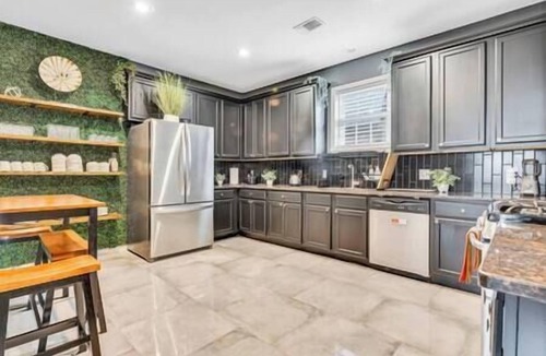 Peoplestown House | Eva’s Compound – Downtown ATL Oasis (18 Guests)