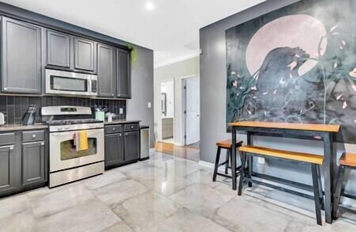 Peoplestown House | Eva’s Compound – Downtown ATL Oasis (18 Guests)