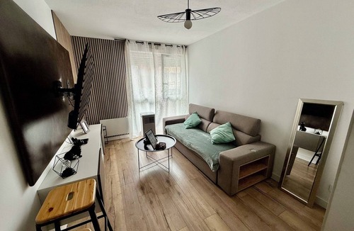 Aucamville Apartment | Evasion chic à Aucamville - Attractive modern T2 - Secure private parking-Clim