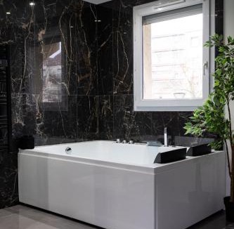 Plessis-le-Roi Apartment | Evasion romantique avec jacuzzi