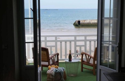 Arromanches-les-Bains Apartment | Evasion vue mer D-Day pontoons, quai Arromanches