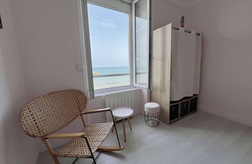 Arromanches-les-Bains Apartment | Evasion vue mer D-Day pontoons, quai Arromanches
