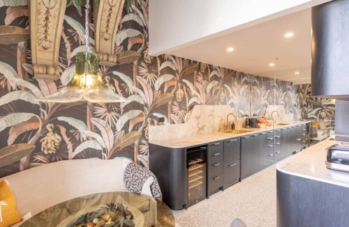 Christchurch City Centre Apartment | Eve Apartment - OGB Suite