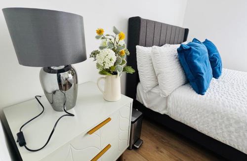 Kenilworth Apartment | EVELYN - KENILWORTH STUDIO FLAT 30m2 - PRIVATE PARKING