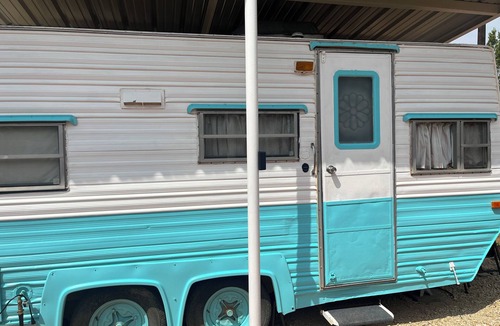 Sweetwater House | "Evelyn Mae" a charming 1974 vintage Coachman camper